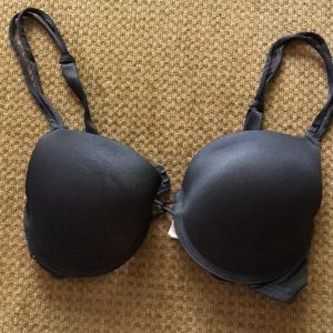 Black padded bra